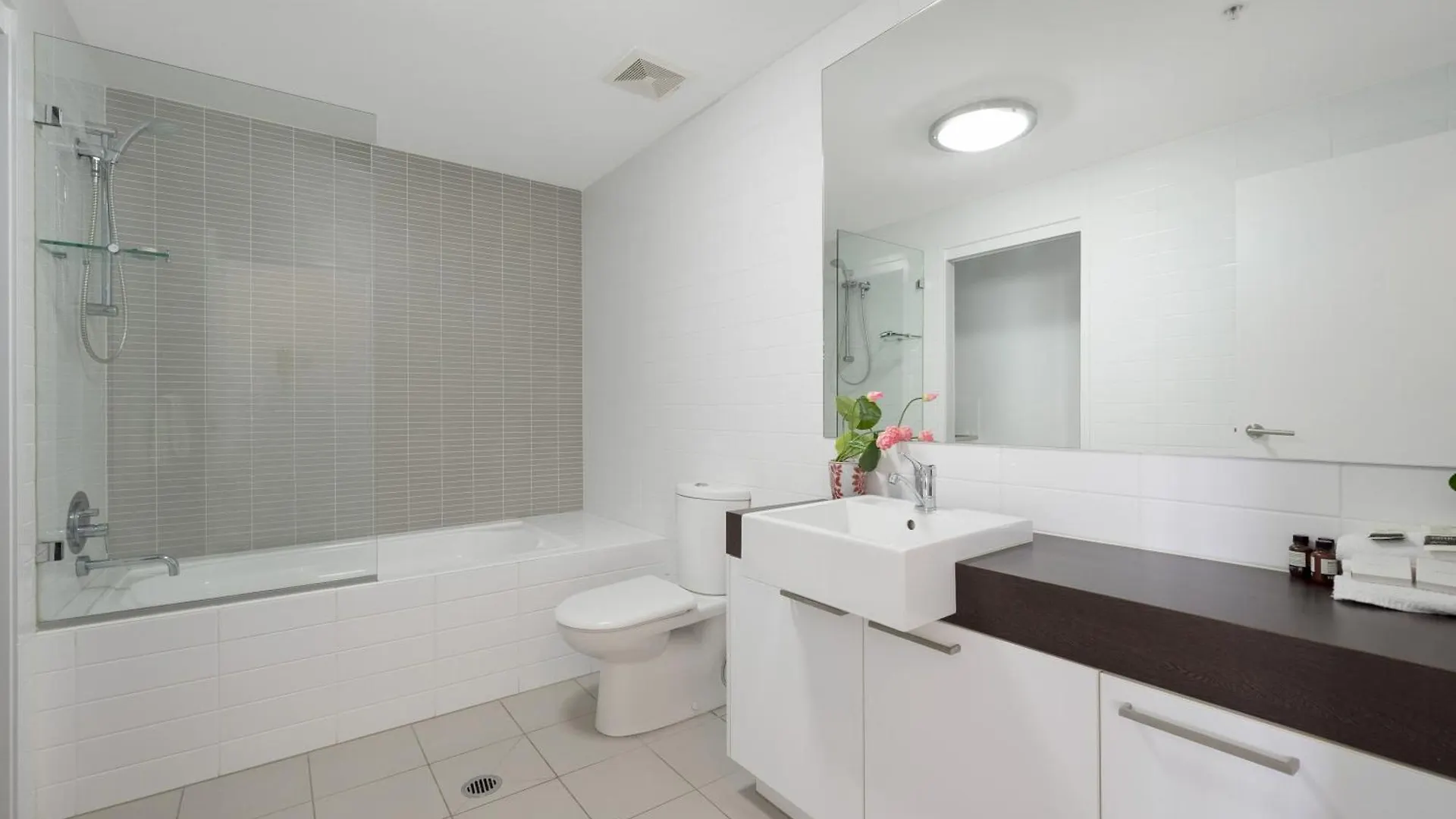 Property Vine - Dalgety Apartments Townsville 4*,  Australia