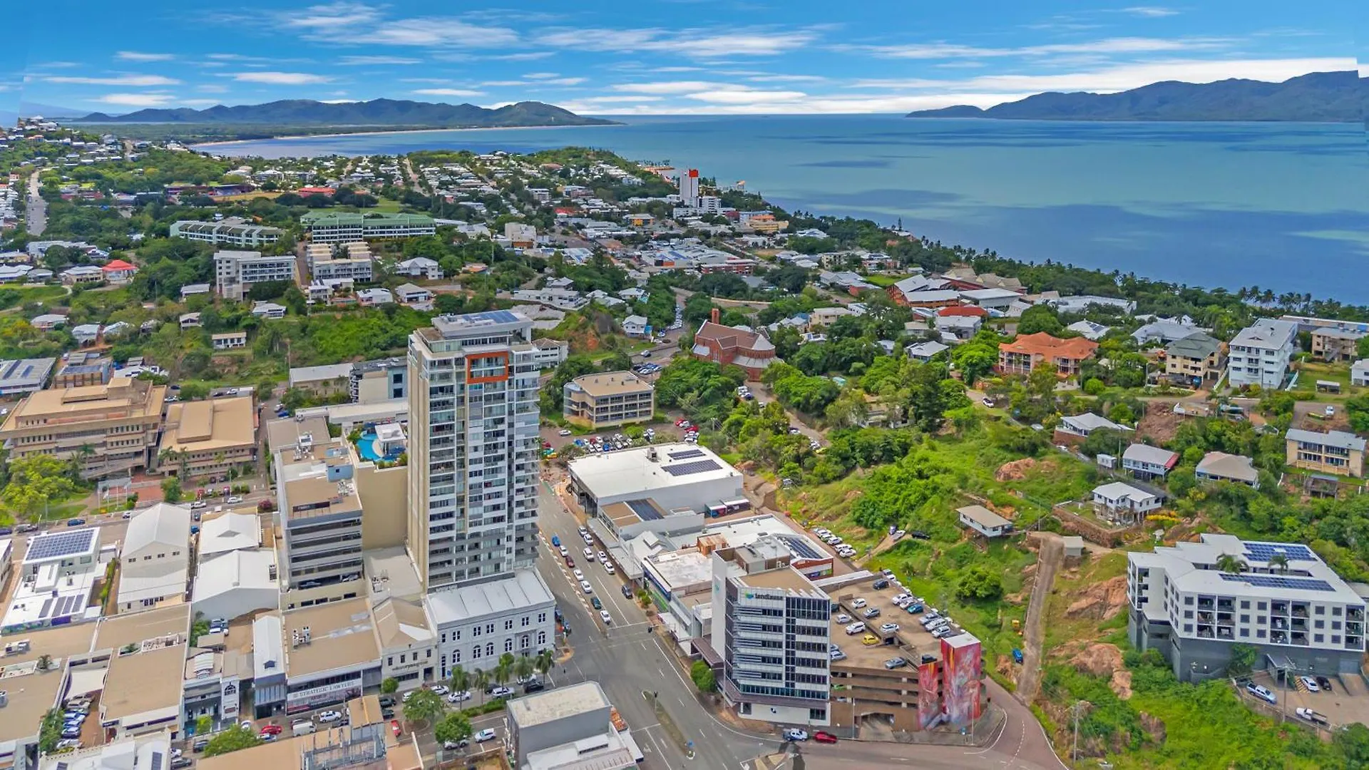 Property Vine - Dalgety Apartments Townsville 4*,