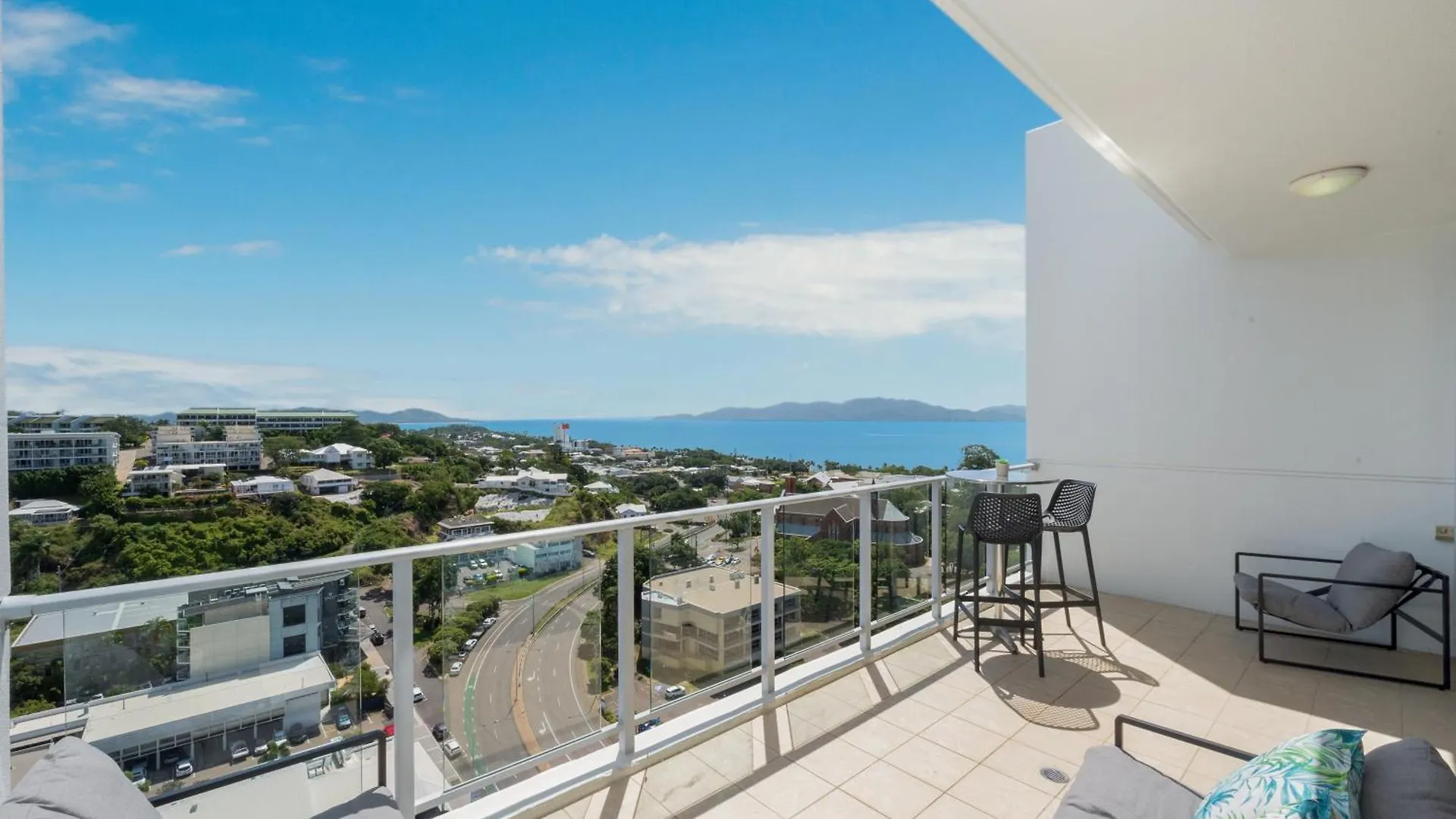 Property Vine - Dalgety Apartments Townsville 4*,  Australia