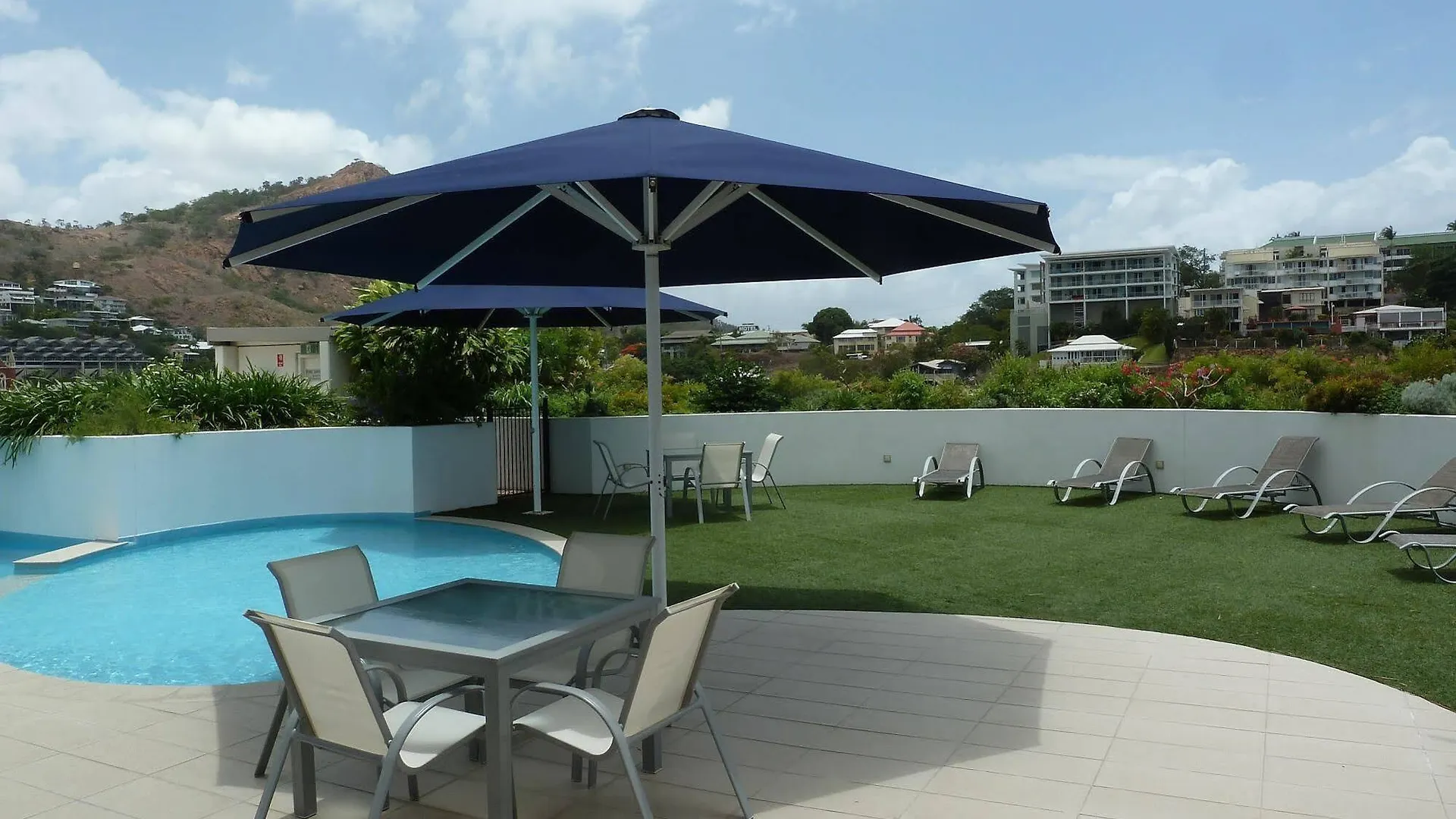 Property Vine - Dalgety Apartments Townsville 4*,